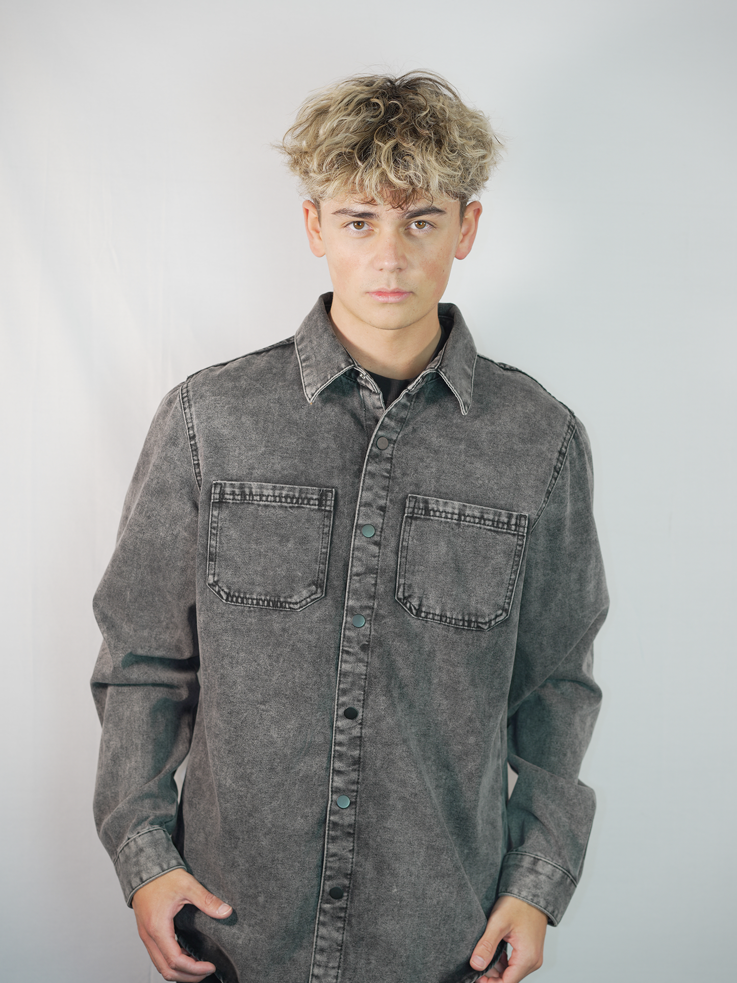 Jeansjacke (grau/schwarz) - CHAPTER
