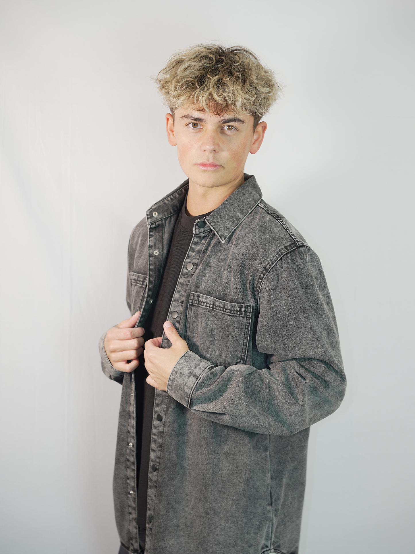Jeansjacke (grau/schwarz) - CHAPTER